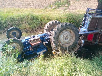 Pri delu s traktorjem umrl 30-letni državljan Nepala