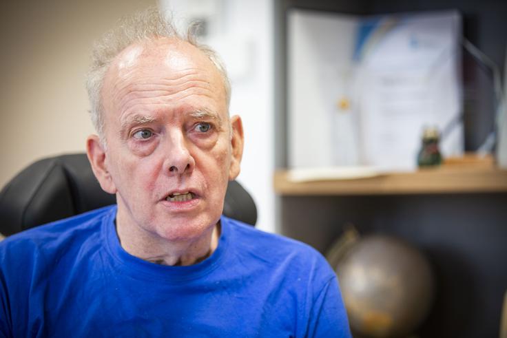 Herman Van Midden pravi, da multipla skleroza ni nekaj, kar se mu zgolj dogaja, ampak nekaj, s čimer se lahko vsak dan aktivno sooča. Od leta 2015 so del njegovega vsakdana vadba, terapije in vztrajnost. | Foto: Bojan Puhek