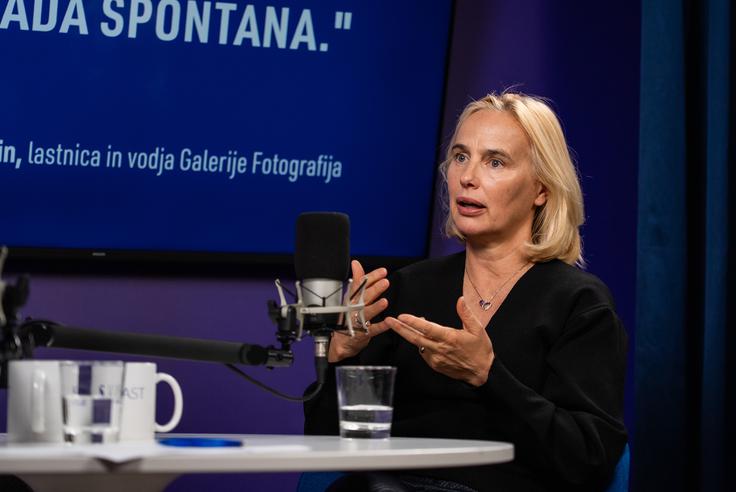 "Neke moralne norme so se zelo spremenile. To me moti," komentira stanje v današnji družbi. | Foto: Luka Petrič