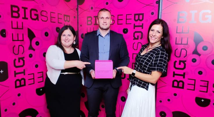 Z leve: Jelena Rašula, vodja marketinga, Niko Medved, pomočnik direktorja Skaze in Tina Grošelj Dobrijević, vodja odnosov z javnostjo. | Foto: Plastika Skaza
