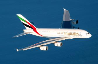 Emirates se bo zaradi virusa poslovil kar od 30 tisoč zaposlenih