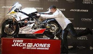 Antonio Banderas vstopa v svet motociklizma