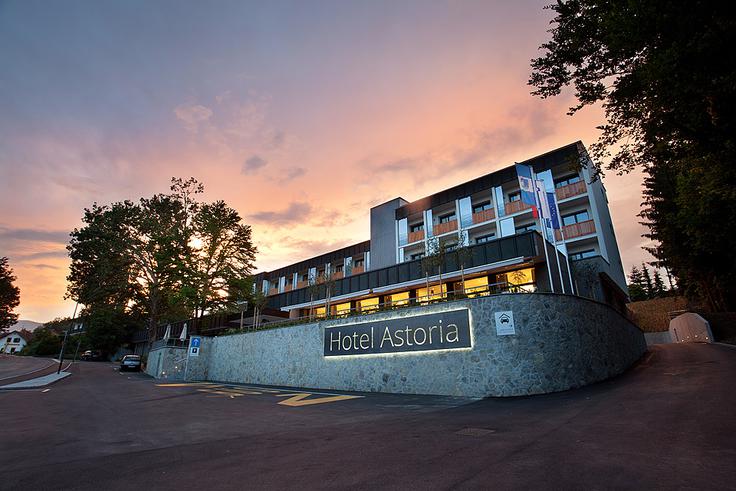 V hotelu Astoria bosta nameščeni dve ekipi. Kot so nam povedali, smučarke posebnih zahtev pri hotelskih storitvah nimajo, se jim pa bodo, če bo to potrebno, prilagodili z urami obrokov, da se ne bodo prekrivali z razporedom treningov in tekem ... | Foto: Jošt Gantar