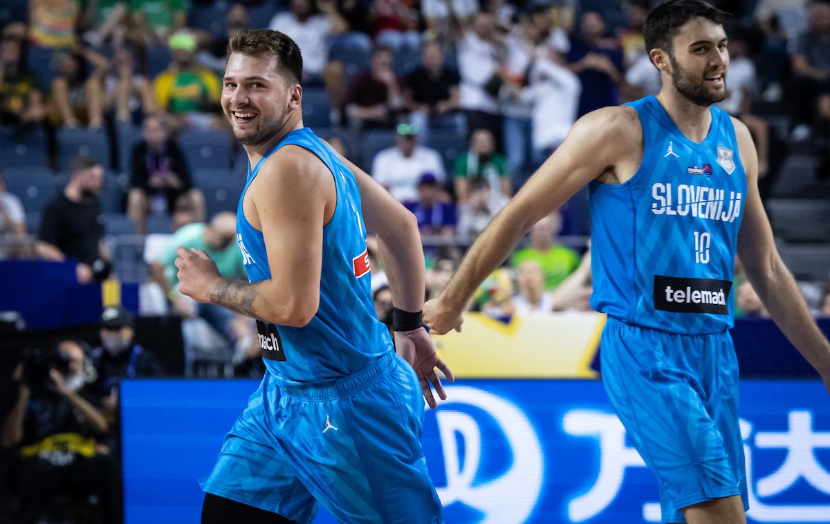 Slovenija Madžarska Luka Dončić Mike Tobey | Slovenci tudi na letošnjem EuroBasketu nizajo zmage. Po Litvi so ugnali še Madžarsko. | Foto Vid Ponikvar