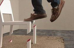 Stol, ki se upira zakonom gravitacije