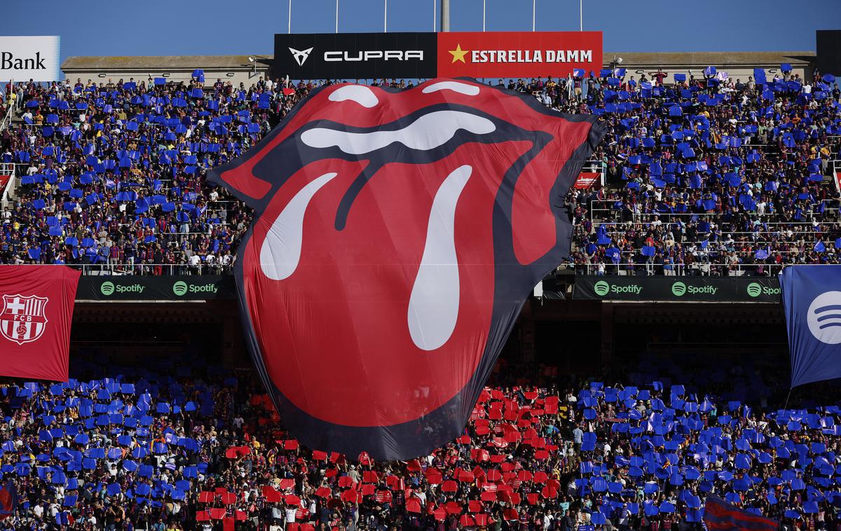 Rolling Stones Barcelona | Navijači Barcelone so na el clasicu priložnostno sodelovali z glasbeno skupino Rolling Stones. | Foto Reuters