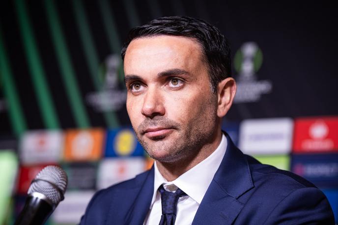 Fiorentina Raffaele Palladino | Trener Fiorentine Raffaele Palladino se pred povratnim srečanjem s Celjem spopada s kar nekaj težavami. | Foto Jure Banfi