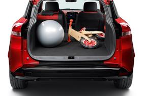 Znate pravilno napolniti prtljažnik, da prtljaga ne bo poletela po avtomobilu? (video)