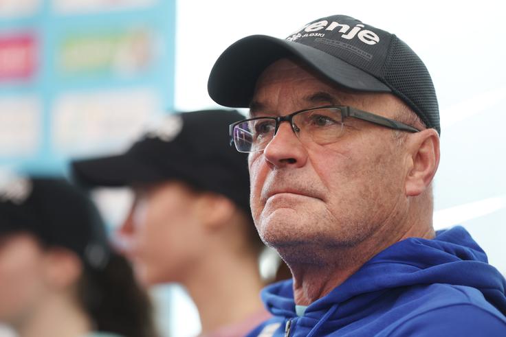 "Živi za skoke, ima jih v genih, trdo dela in tu je rezultat. Potrdila je talent, ki smo ga vsi videli že v mladinski ekipi in ga poskušali razvijati," pravi Stane Baloh. | Foto: www.alesfevzer.com