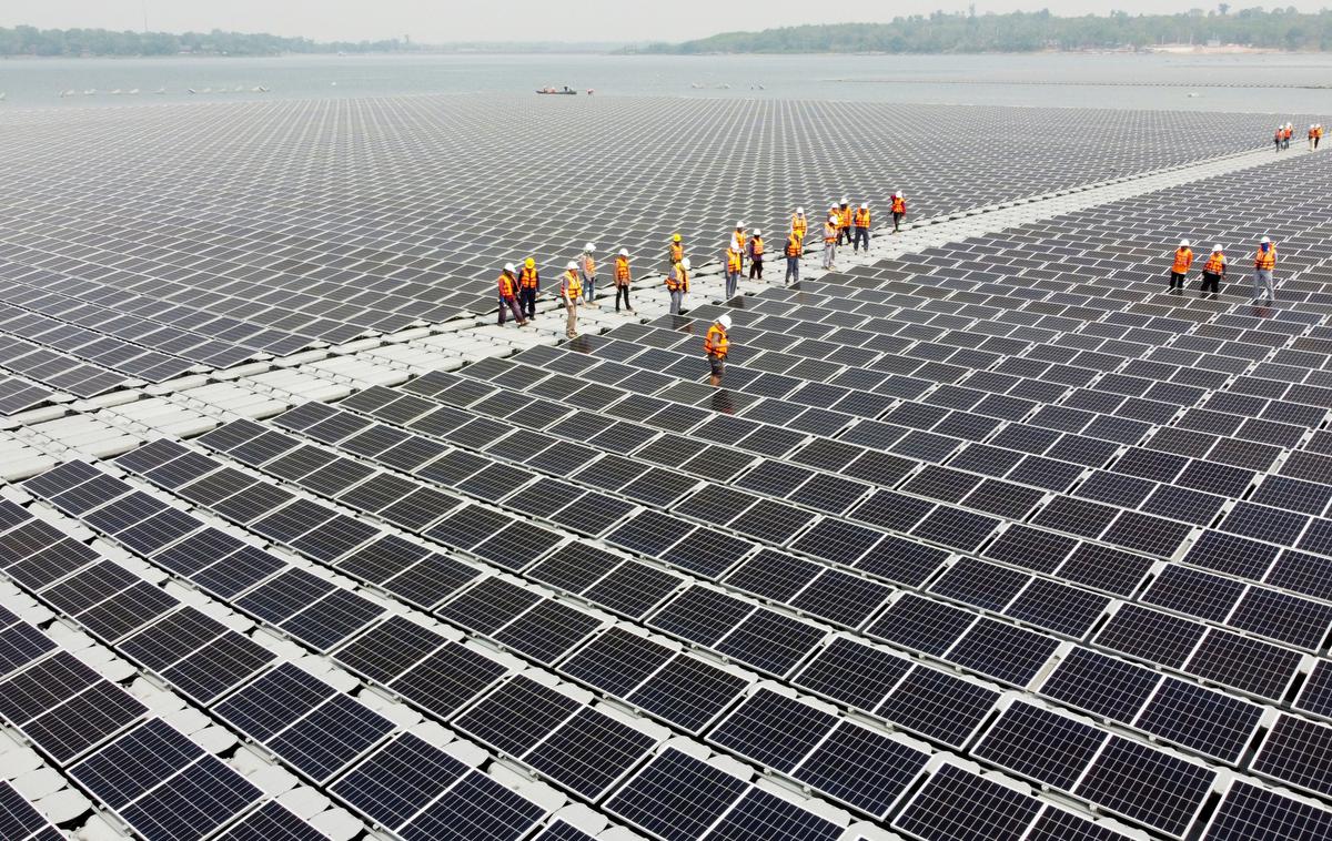 sončna elektrarna | S postavitvijo sončne elektrarne naj bi delno nadomestili pridobivanje električne energije iz vetrnih elektrarn, ki jih v njihovi občini načrtuje država in ki jim v divaški občini nasprotujejo. | Foto Reuters
