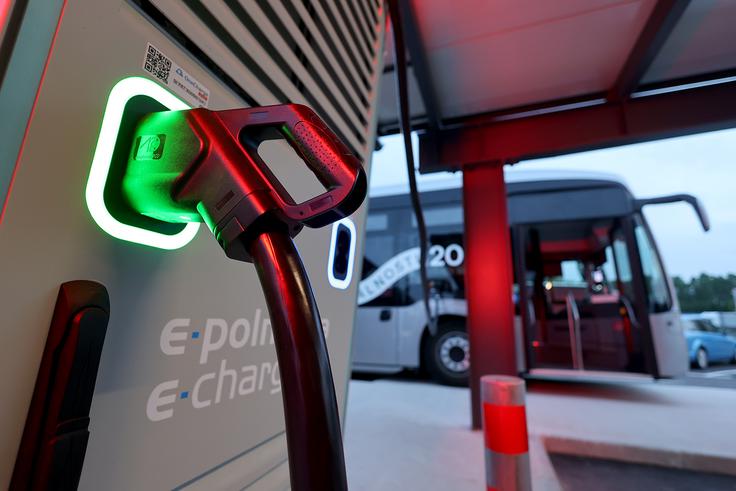 Petrol bo postavil tudi polnilnice za težka gospodarska vozila in avtobuse. | Foto: Petrol
