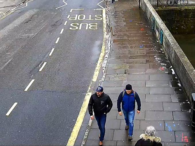 Osumljenca na posnetku kamere na ulici Fisherton Road v Salisburyju, 4. marca 2018. | Foto: Reuters