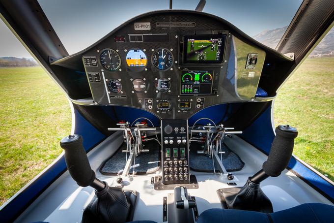 Prednost elektropogona v letalstvu je tudi hitrejša priprava na let, saj motor ne potrebuje ogrevanja. Pilot vse potrebno pripravi s štirimi stikali. | Foto: Pipistrel