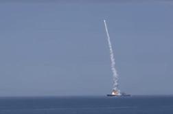 Ameriške rakete zadele iranski tanker v bližini otoka, ki ga želi Trump #vŽivo