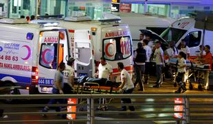 Teroristični napad na letališču v Istanbulu: umrlo 32 ljudi, številni ranjeni