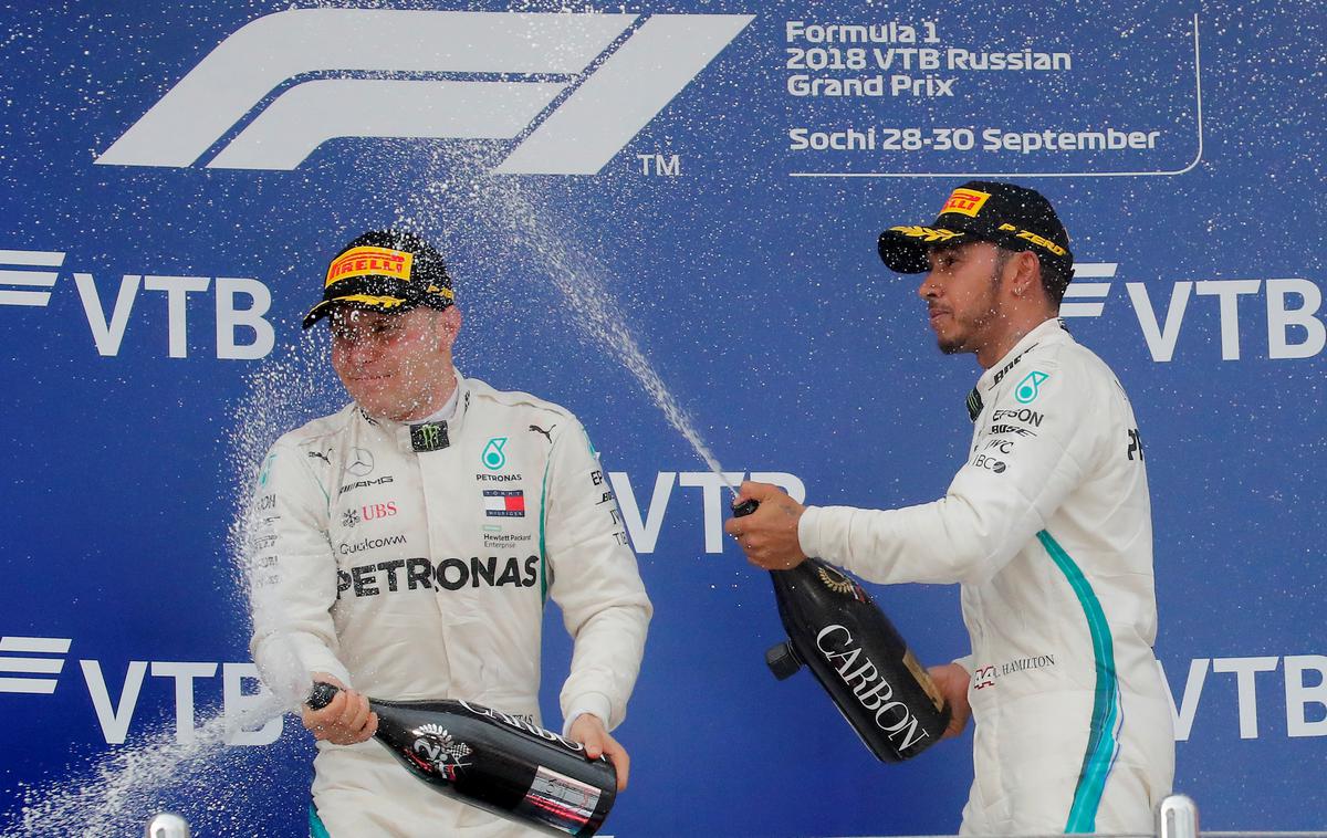 Lewis Hamilton | Lewis Hamilton je v Sočiju prišel do zmage, potem ko ga je predse spustil moštveni kolega Valtteri Bottas. | Foto Reuters
