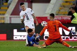V živo: Kek z rezervisti poživil igro, Slovenija zdaj silovito po gol za zmago