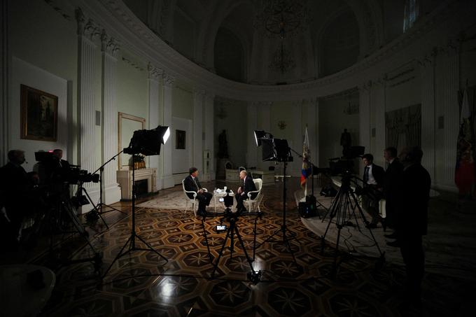 Tucker Carlson, Vladimir Putin, intervju | Foto: Reuters