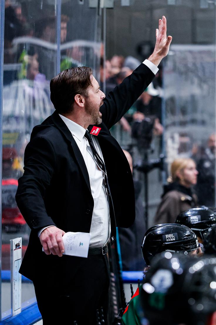 "Oni so našli pot do zmage, tako da jim čestitamo. Ne samo za to tekmo, pač pa za celotno serijo. Igrali so odlično, težko je bilo igrati proti njim," je priznal Ben Cooper. | Foto: Aleš Fevžer