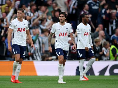 Družina Lewis "na pomoč" Tottenhamu