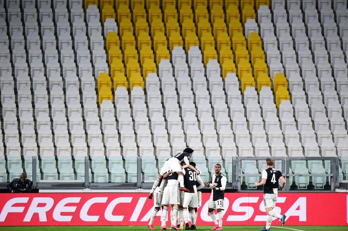 Juventus | Veselje nogometašev Juventusa pred praznimi tribunami v Torinu ob vodilnem golu. | Foto Reuters