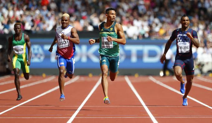 Wayde Van Niekerk je bil najhitrejši v drugi skupini predteka na 400 metrov, v katerem je bil Luka Janežič šesti. | Foto: Reuters