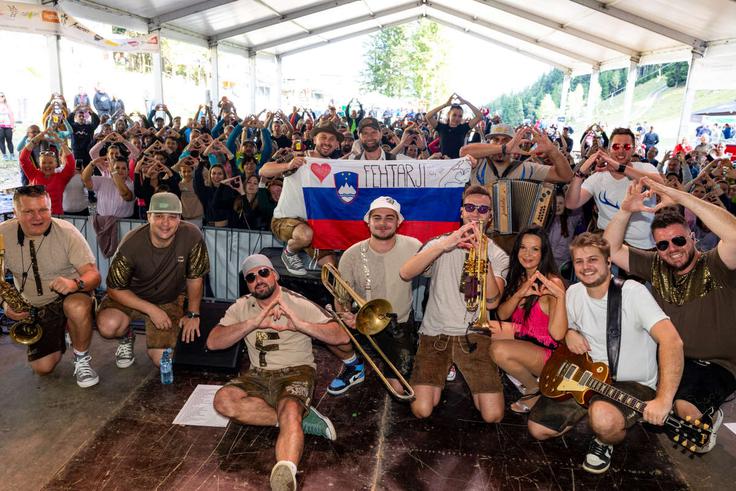 Za vrhunec dogodka je z neverjetno energijo poskrbela skupina Fehtarji, s katero se je pod šotorom po 15. uri začel nepozaben žur. | Foto: Mlekarna Celeia