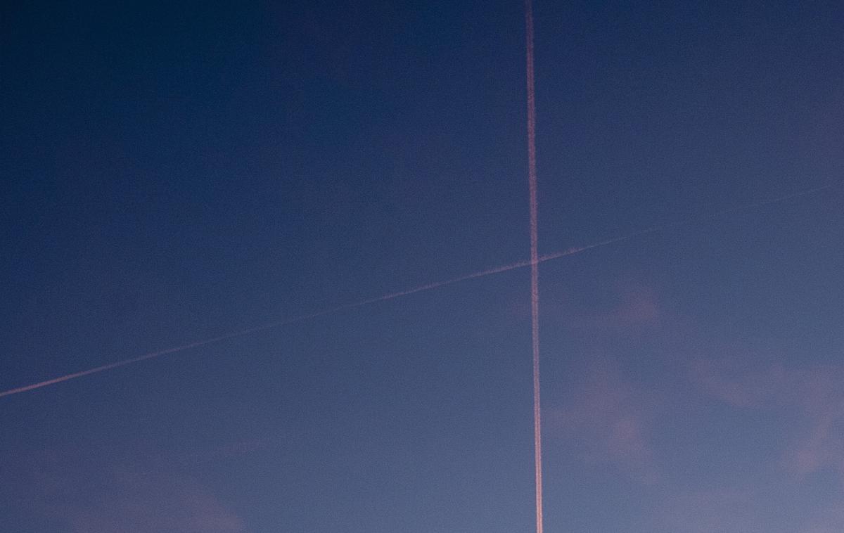 letalo, oblak, nebo | Foto Ana Kovač