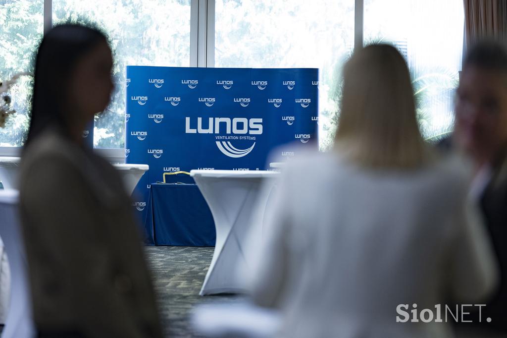 Posvet Poslovanje z nepremičninami