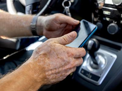 Skrita napaka pri rabljenem avtu: kaj lahko stori kupec, če menjalnik odpove?