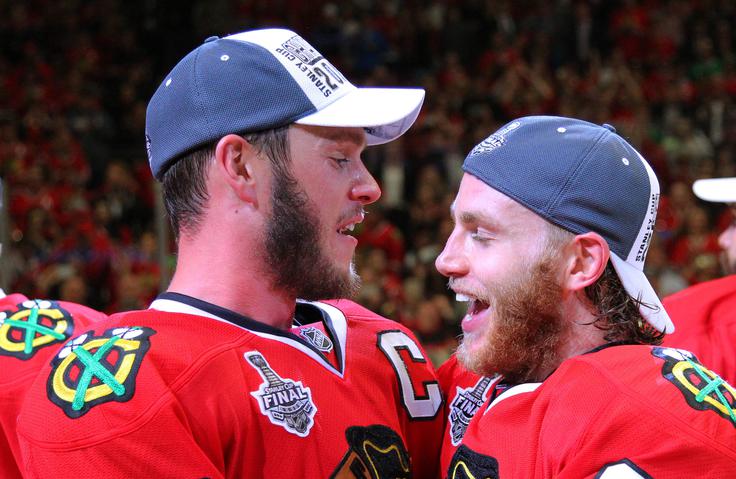 Jonathan Toews in Patrick Kane, zvezdnika kluba Chicago Blackhawks, resnega kandidata za naslov prvaka. | Foto: Reuters