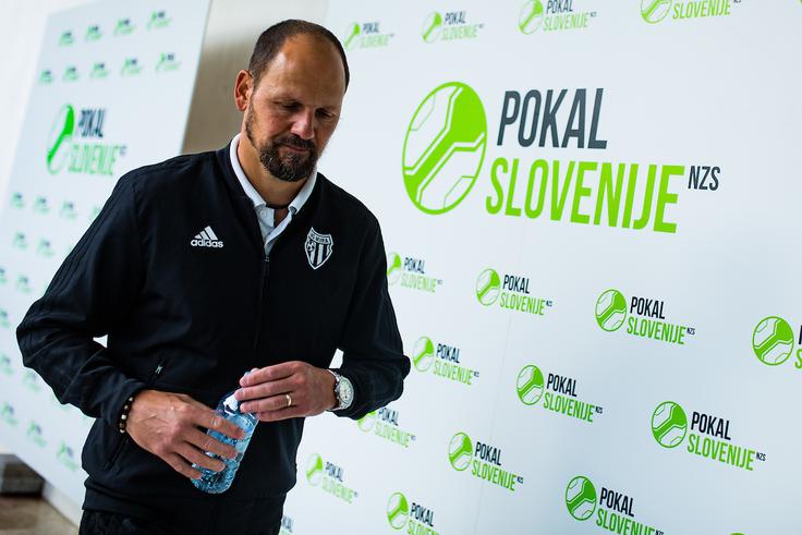 Trener Mure Ante Šimundža se bo v sredo v finalu pokala Slovenije pomeril proti Dejanu Dončiću (Nafta). | Foto: Grega Valančič/Sportida