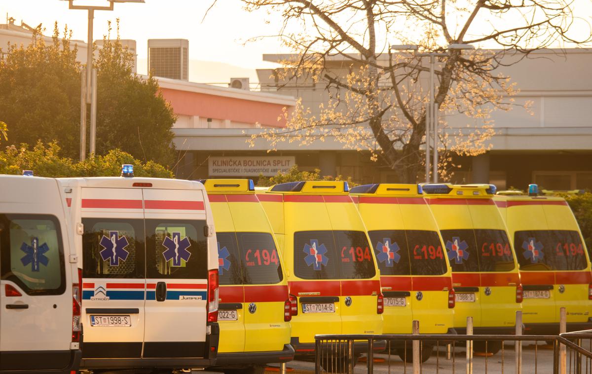 Reševalno vozilo Hrvaška | Na velikogoriškem sodišču so vozniku reševalnega vozila odredili preiskovalni pripor zaradi ponovitvene nevarnosti, nato pa so ga prepeljali v zapor Remitenec. Fotografija je simbolična. | Foto Shutterstock