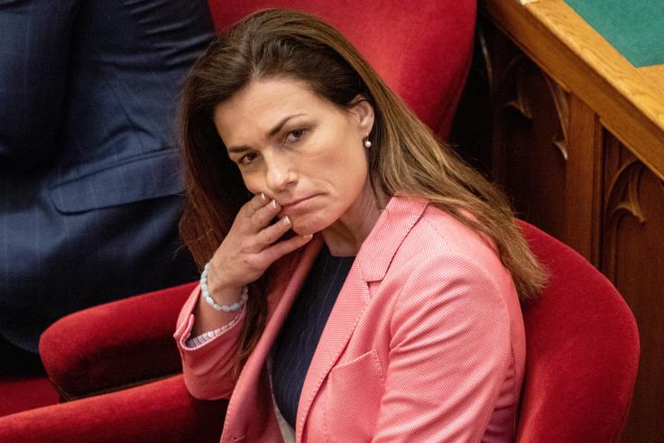 Ko se je Judit Varga vzpenjala, je njen mož Peter Magyar opravljal manj pomembne funkcije od žene. Ko je bilo konec njene politične kariere, pa je Magyar začel blesteti. | Foto: Guliverimage