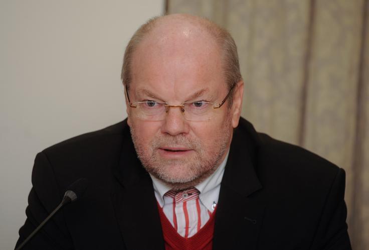 Damijan, Ahčan in Masten so zaradi sporov z dekanom Maksom Tajnikarjem, ekonomistom iz kroga Socialnih demokratov (SD), želeli zapustiti ekonomsko fakulteto v Ljubljani. | Foto: STA ,