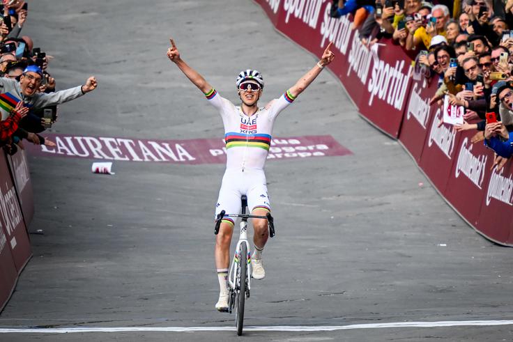 8. marca je še tretjič v karieri slavil na spektakularni italijanski neoklasiki Strade Bianche. | Foto: Reuters