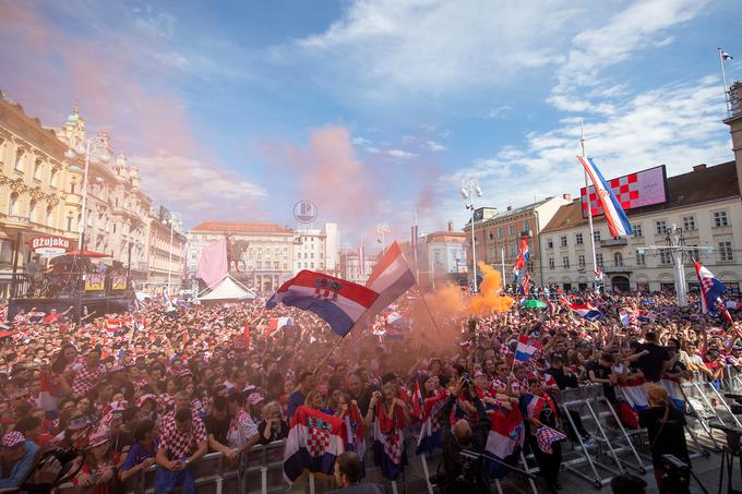Že več ur pred začetkom sklepnega dejanja na 21. mundialu so osrednji zagrebški trg preplavili navijači. | Foto: Urban Urbanc/Sportida