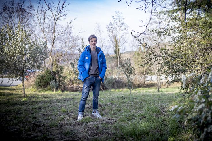 "Danes lahko živim dokaj normalno življenje … Res je, da doma nimam medalj z velikih tekmovanj, imam pa drugačne kolajne, ženo in dve hčerki." | Foto: Ana Kovač