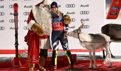 Dvanajst let pozneje je popolnila Božičkovo vprego jelenčkov