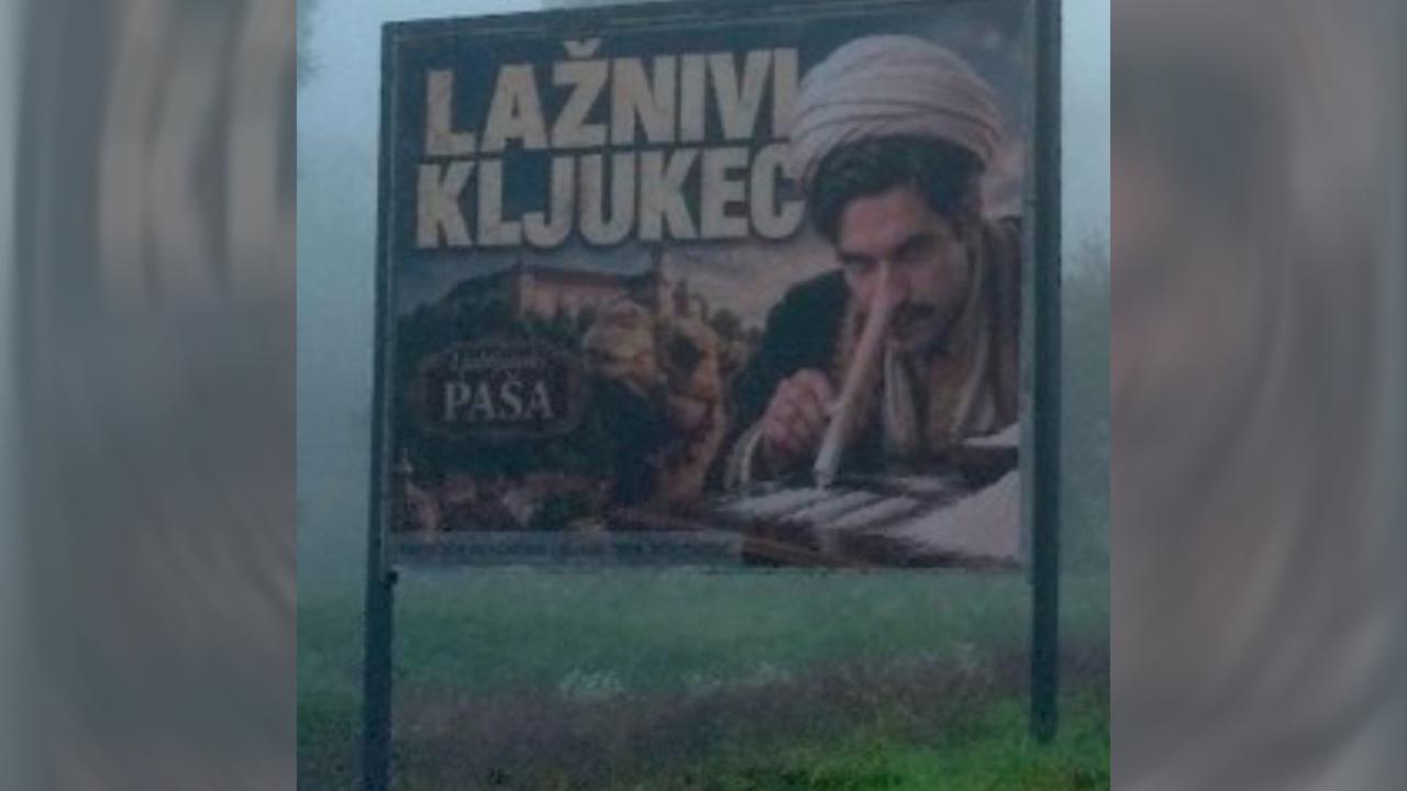 Rok Snežič objavil plakate z Luko Mescem: Samo vrnil sem