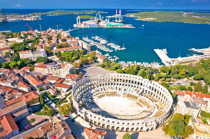 pula | Nemcem so se cene spominkov očitno zdele predrage in vnel se je spor.  | Foto Shutterstock