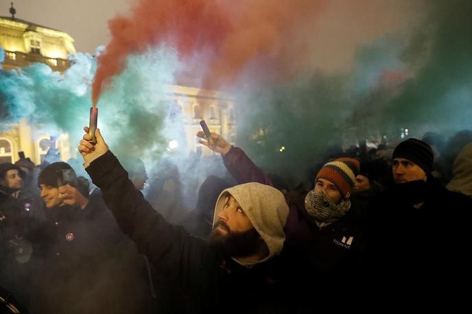 protesti Madžarska Orban | Gre za odpravo sporne delovne zakonodaje, zmanjšanje dovoljenega števila nadur za policiste, neodvisno sodstvo, sodelovanje Madžarske pri evropskem javnem tožilstvu ter neodvisnih javnih medijih. | Foto Reuters