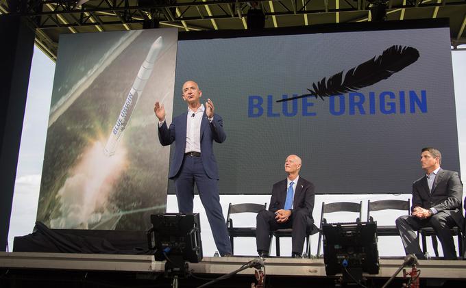 Jeff Bezos je učitelju v srednji šoli nekoč dejal, da človek na tem planetu nima prihodnosti. Morda sta bili prav ta misel in Bezosova otroška želja biti raziskovalec vesolja navdih za ustanovitev podjetja Blue Origin, v katerem razvija plovila za zasebne polete v vesolje. | Foto: Reuters