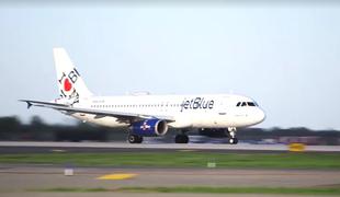 Letalo nenadoma izgubilo pet tisoč metrov višine, poškodovanih vsaj 20 potnikov #video