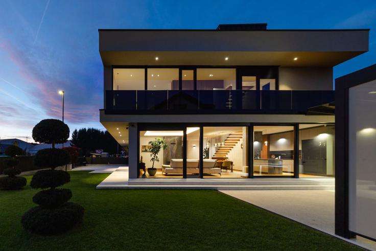 V podjetju M Sora Okenska arhitektura poudarjajo, da je prav celovitost procesa ena ključnih vrednosti njihovega dela.  | Foto: Nejc Pernek