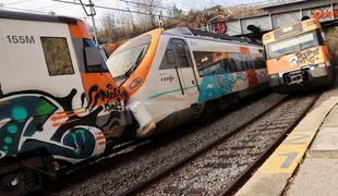 V trčenju vlakov pri Barceloni ranjenih več kot 150 ljudi #video