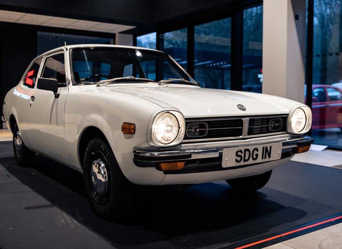 Mitsubishi colt lancer 1.4 iz leta 1974, ko so ga tudi premierno predstavili na britanski avtomobilski razstavi.  | Foto: Mitsubishi