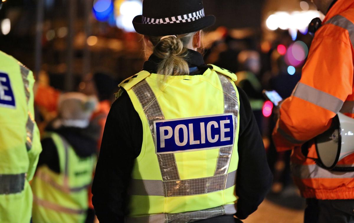 policija, Anglija | Po podatkih policije je bilo v Londonu lani skupno ukradenih več kot 80 tisoč mobilnih telefonov, to število se je v štirih letih skoraj potrojilo. | Foto Shutterstock