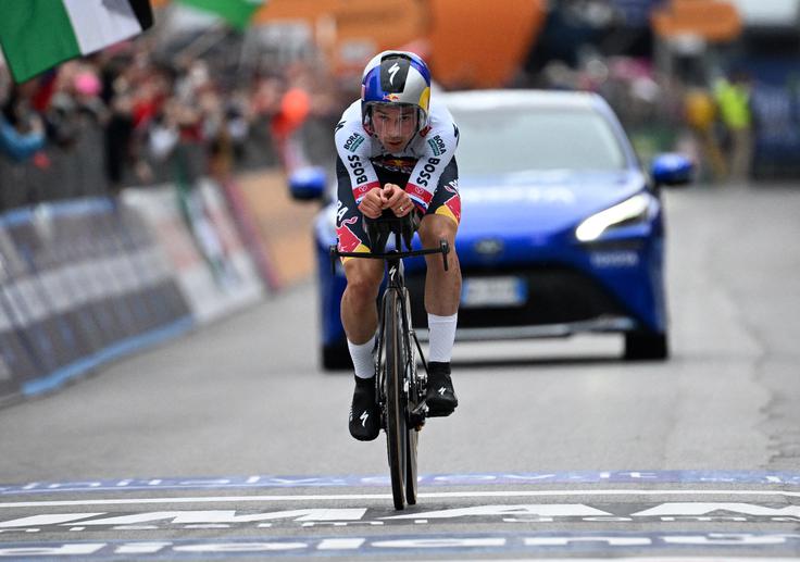 Roglič je vknjižil 17. čas kronometra. | Foto: Reuters