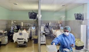 V Italiji znova visok porast smrti zaradi koronavirusa: 743 v enem dnevu #video